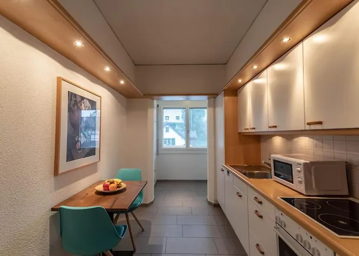 Executive 1br Flat, Center - Hammer 3