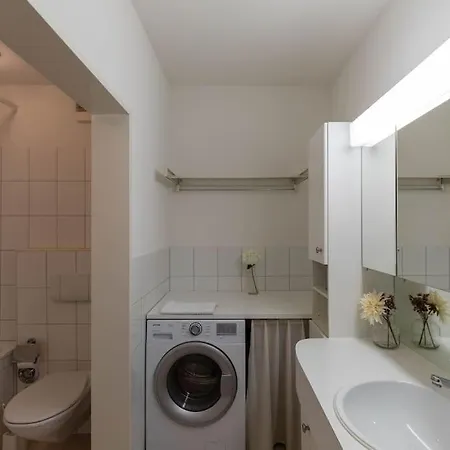 Executive 1br Flat, Center - Hammer 3